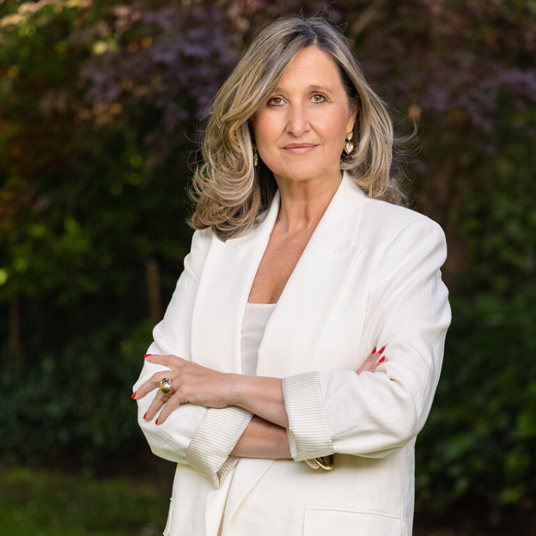 Mónica Flores · Realtor